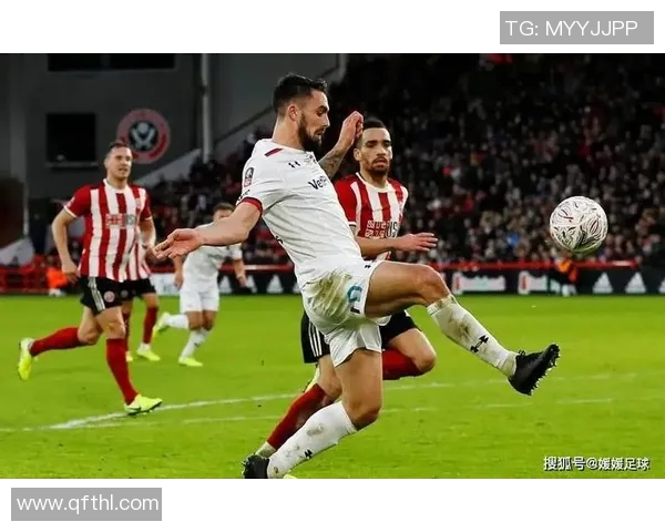 足球明星因场上争执怒火中烧与对手发生冲突的精彩瞬间回顾