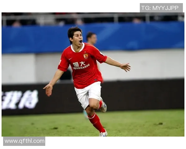 足球明星因涉嫌违法行为被警方拘留引发广泛关注与讨论